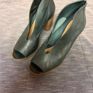 Lucky Brand Green Leather Open Toe Women's 3” Heeled Western Booties Size 7.5